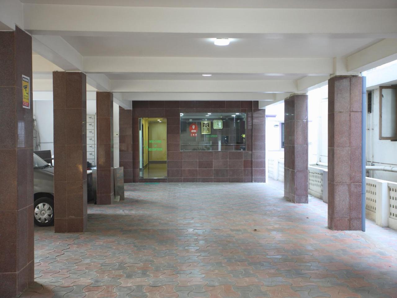 Oyo 10465 Koyambedu Chennai Hotel Exterior foto