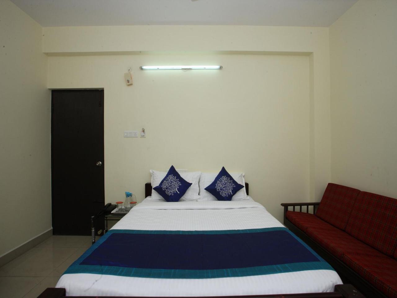 Oyo 10465 Koyambedu Chennai Hotel Exterior foto