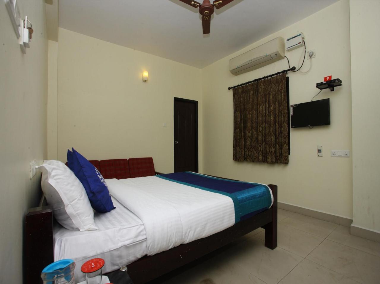 Oyo 10465 Koyambedu Chennai Hotel Exterior foto