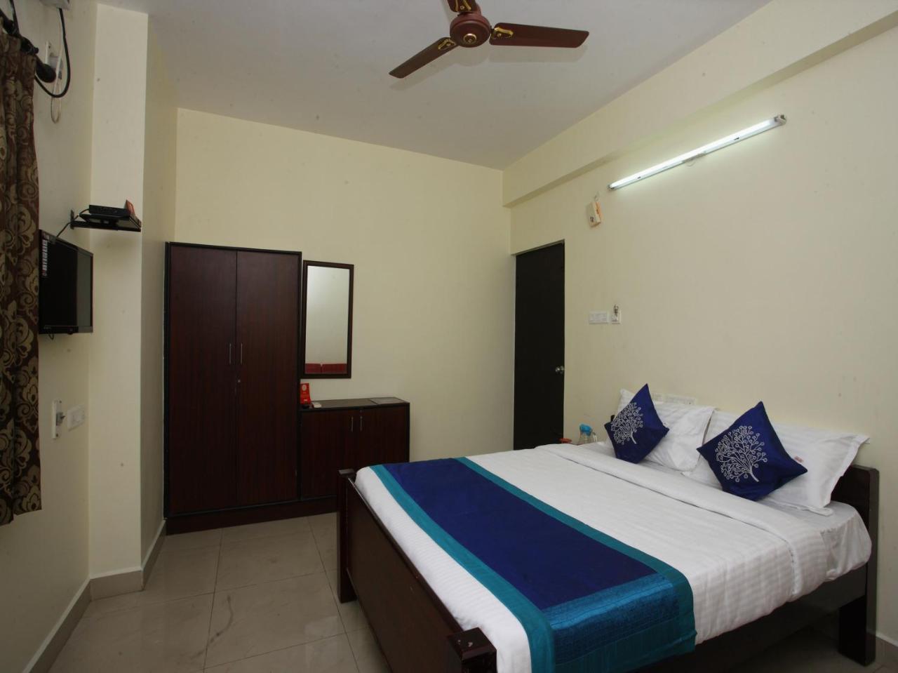 Oyo 10465 Koyambedu Chennai Hotel Exterior foto